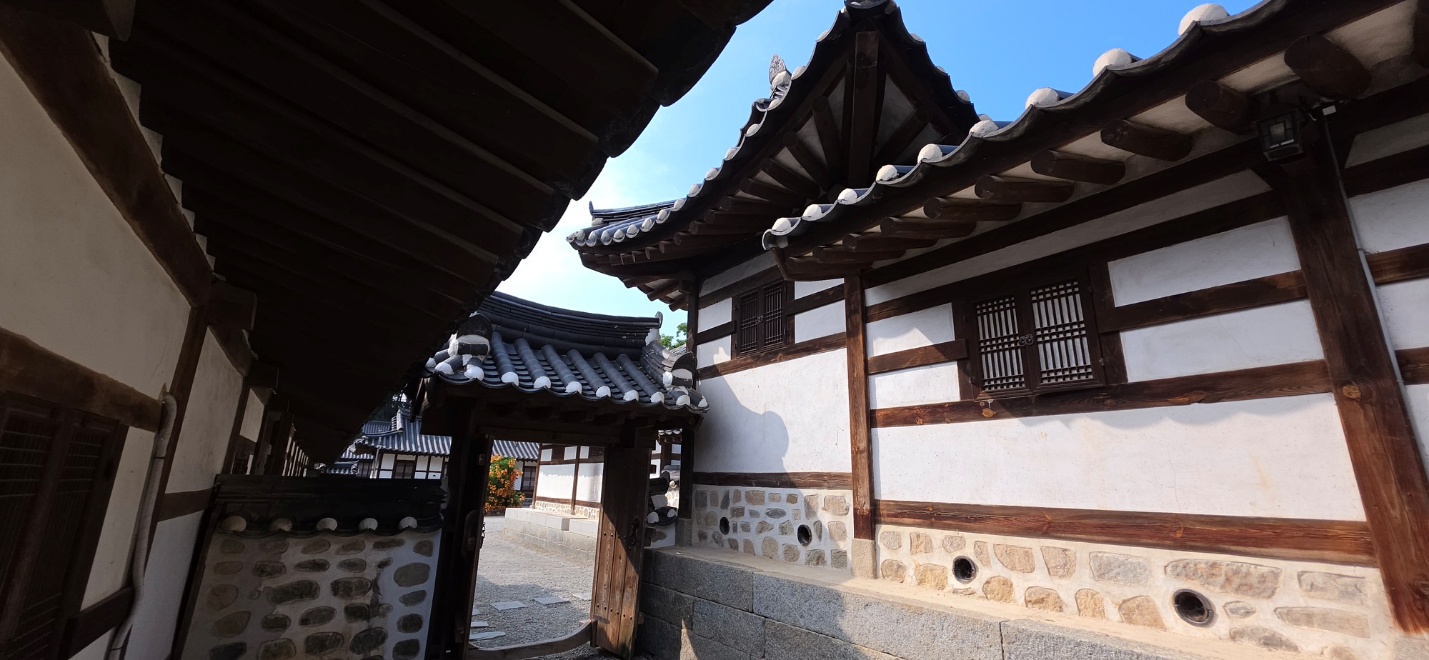 Seongyojang: The Bridge Is Gone, but Home Remains
